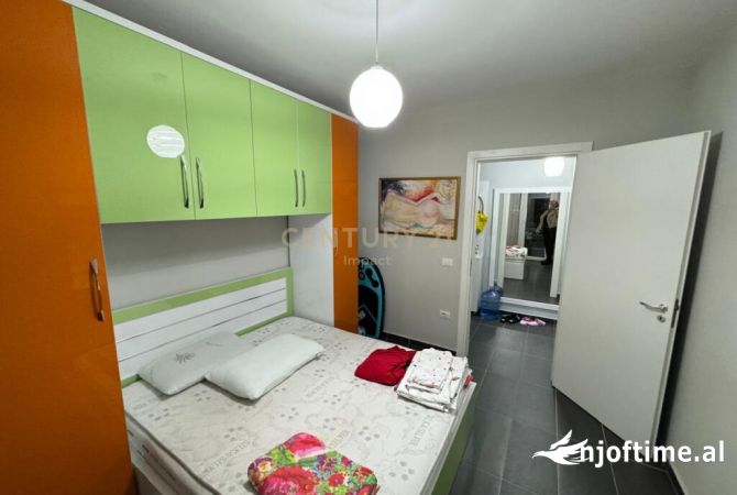 Shtepi ne shitje Apartament ne Durres, 2+1, Mobilimi E mobiluar, Pagesa 160,000  Euro.