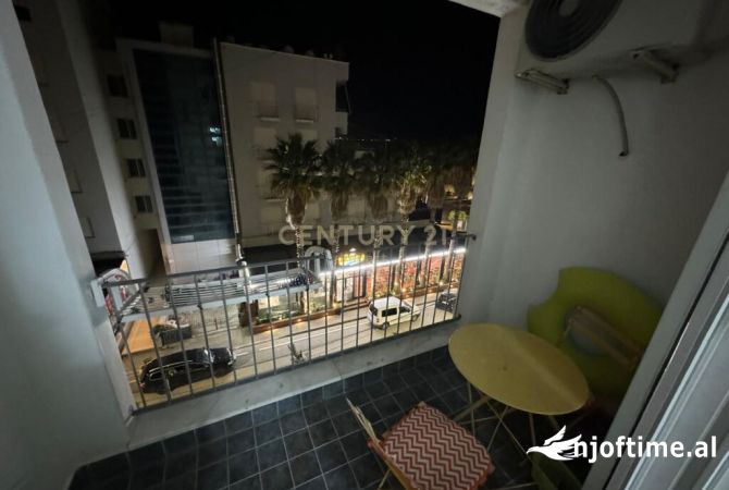 Shtepi ne shitje Apartament ne Durres, 2+1, Mobilimi E mobiluar, Pagesa 160,000  Euro.