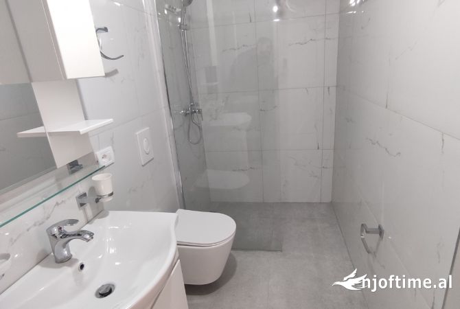 Shtepi ne shitje Apartament ne Tirane, 1+1, Mobilimi Bosh, pa mobiluar, Pagesa 83,000  Euro.