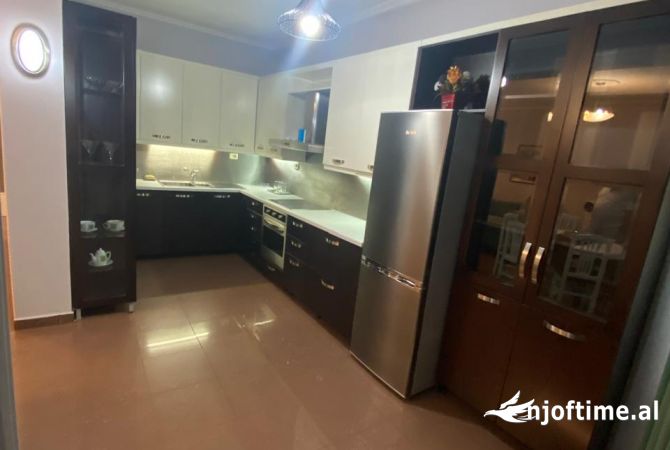 Shtepi me qera 2+1 ne Tirane - 800 Euro