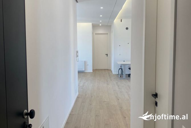 Ambient biznesi me qera 3+1 ne Tirane - 1,600 Euro