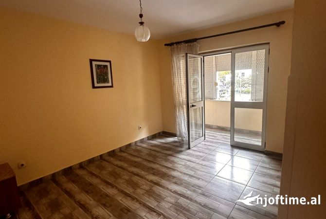 Shtepi me qera 2+1 ne Tirane - 700 Euro