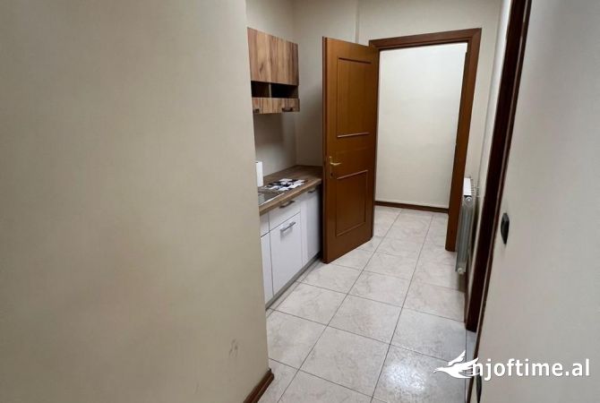 Jepet ambjent biznesi me qera ne bllok