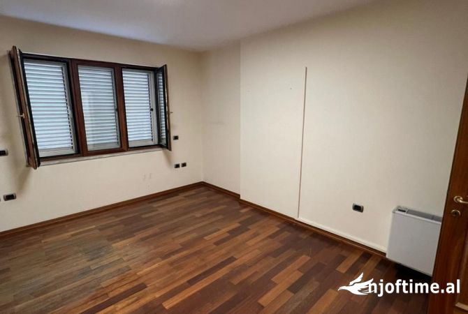 Ambient biznesi me qera 3+1 ne Tirane - 2,000 Euro