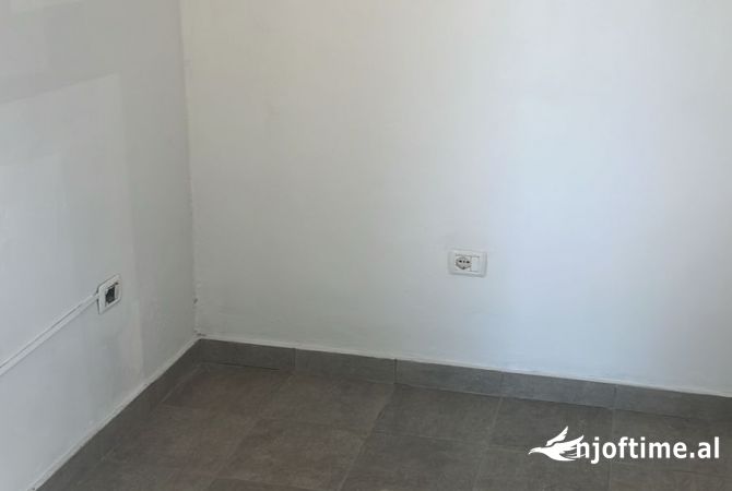 Ambient biznesi me qera 1+1 ne Tirane - 30,000 Leke