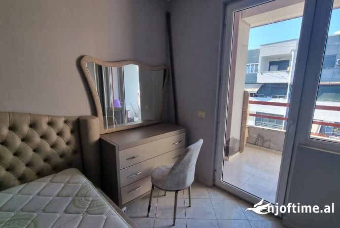 Shtepi me qera 2+1 ne Tirane - 450 Euro