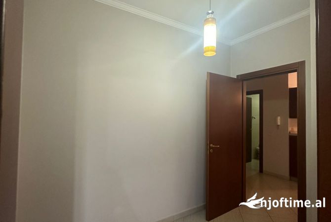 Shtepi me qera 2+1 ne Tirane - 650 Euro