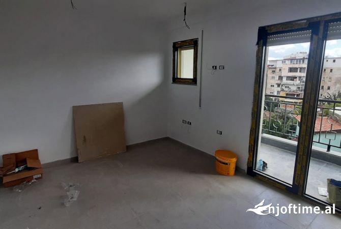 Shtepi me qera 3+1 ne Tirane - 1,500 Euro