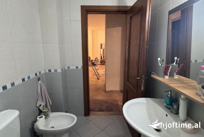 Shtepi me qera 1+1 ne Tirane - 750 Euro