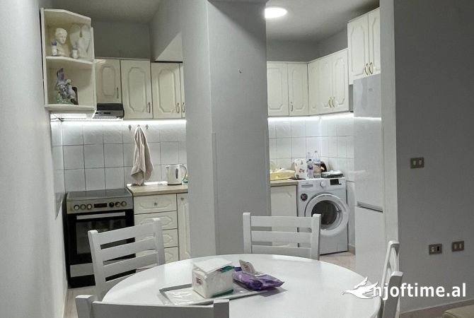 Shtepi me qera Apartament ne Tirane, 2+1, Mobilimi E mobiluar, Pagesa 700  Euro.