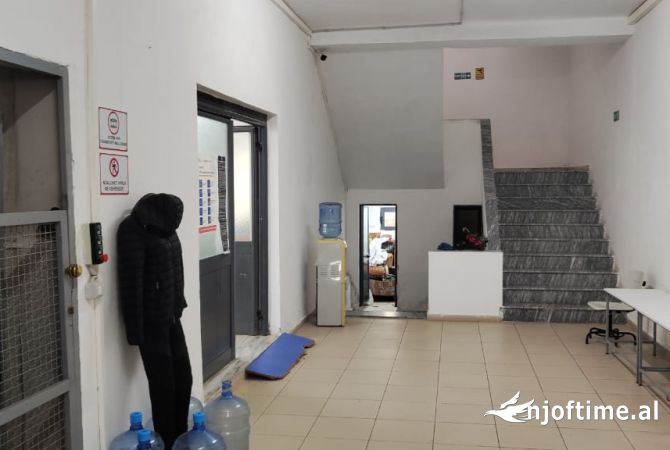 Ambient biznesi me qera 4+1 ne Tirane - 2,850 Euro