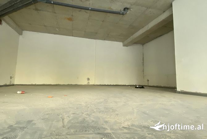 Ambient biznesi me qera 3+1 ne Tirane - 4,360 Euro