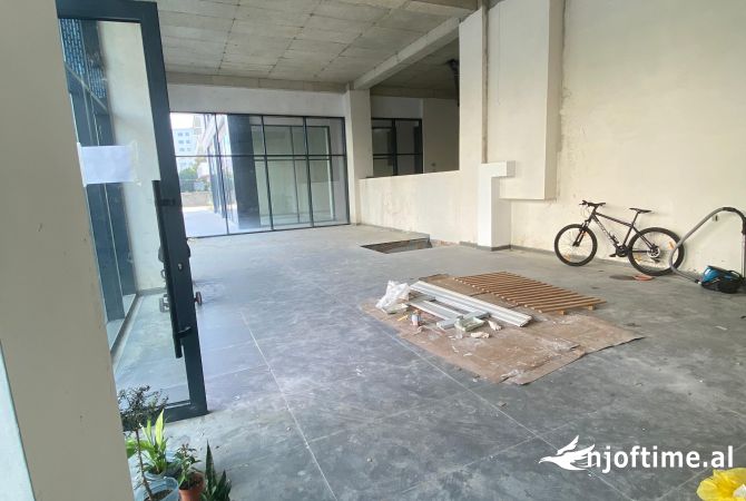 Ambient biznesi me qera 3+1 ne Tirane - 4,360 Euro