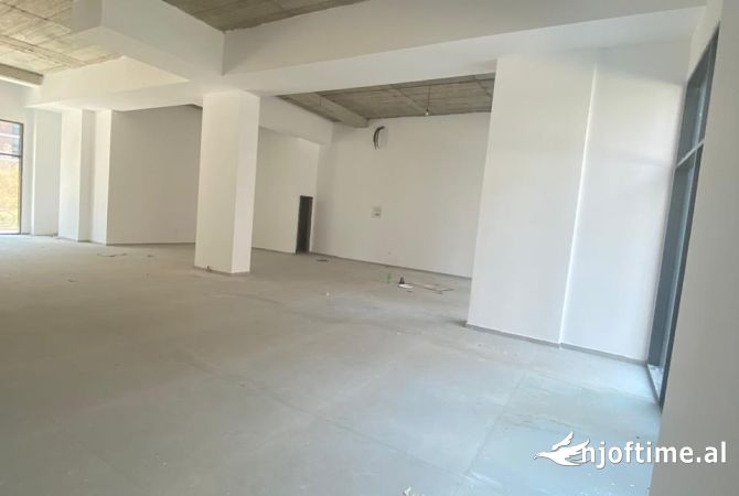 Ambient biznesi me qera 1+1 ne Tirane - 2,000 Euro
