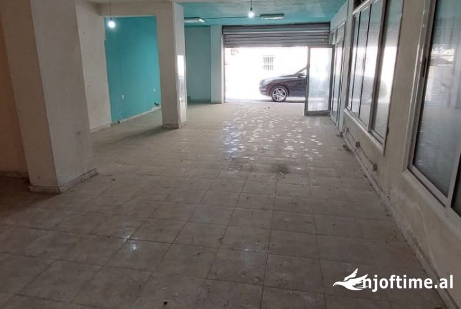 Shitet njesi komerciale ne Brryl