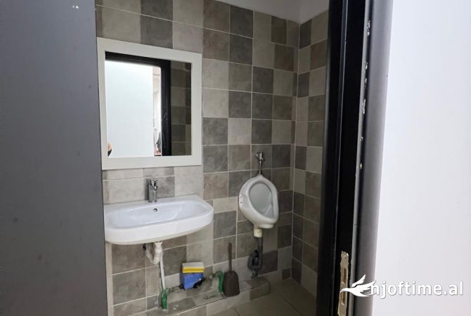Ambient biznesi me qera 3+1 ne Tirane - 2,500 Euro