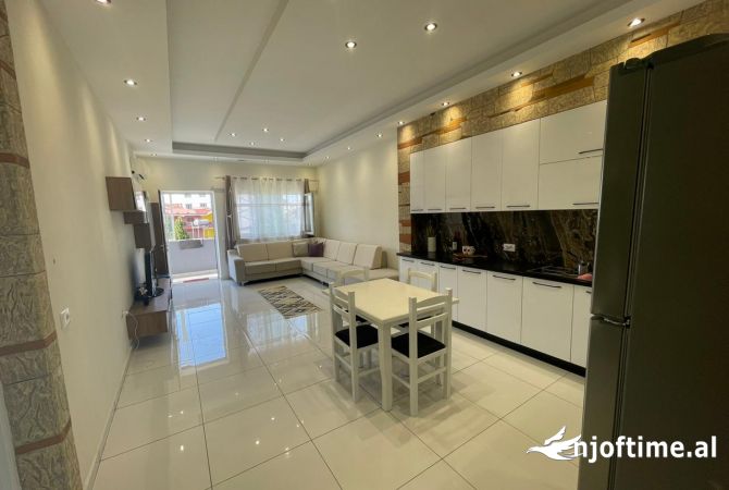 Shtepi me qera Apartament ne Tirane, 2+1, Mobilimi E mobiluar, Pagesa 550  Euro.