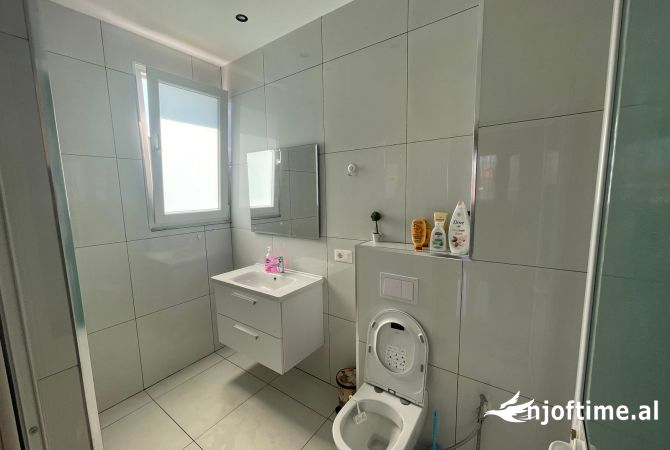 Shtepi me qera Apartament ne Tirane, 2+1, Mobilimi E mobiluar, Pagesa 550  Euro.