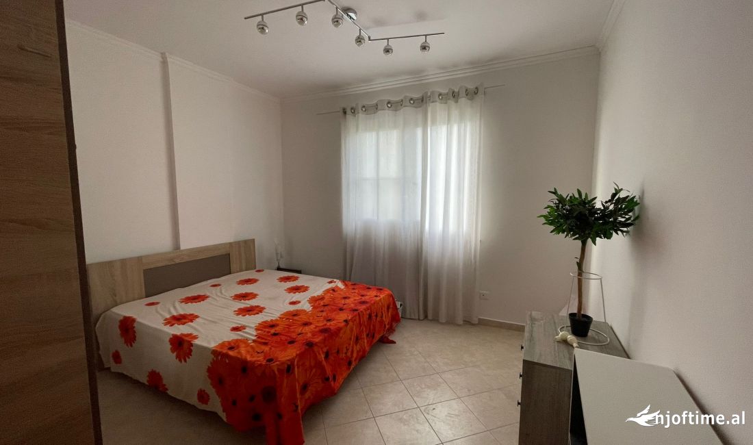 Shtepi ne shitje Apartament ne Tirane, 1+1, Mobilimi E mobiluar, Pagesa 67,000  Euro.