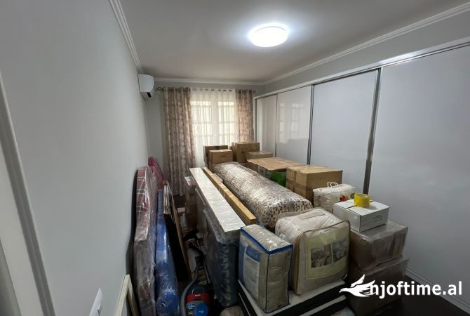 Shtepi ne shitje Apartament ne Tirane, 2+1, Mobilimi E mobiluar, Pagesa 300,000  Euro.