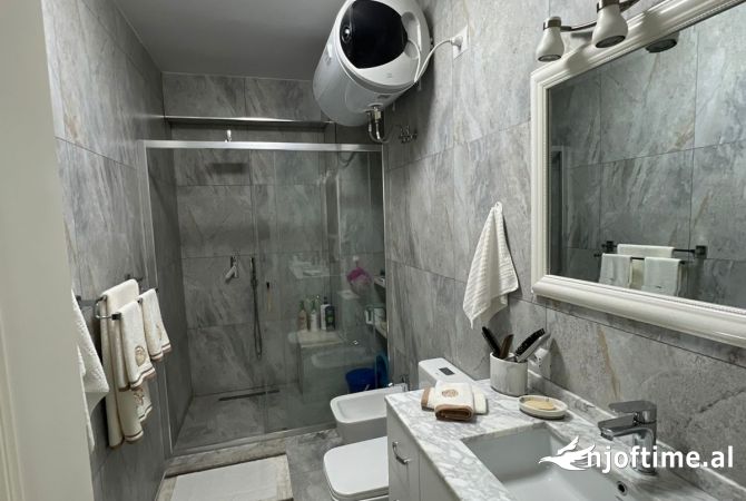 Shtepi ne shitje Apartament ne Tirane, 2+1, Mobilimi E mobiluar, Pagesa 300,000  Euro.