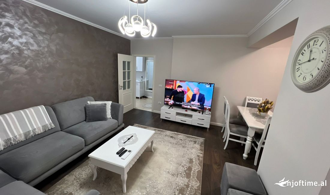 Shtepi ne shitje Apartament ne Tirane, 2+1, Mobilimi E mobiluar, Pagesa 300,000  Euro.