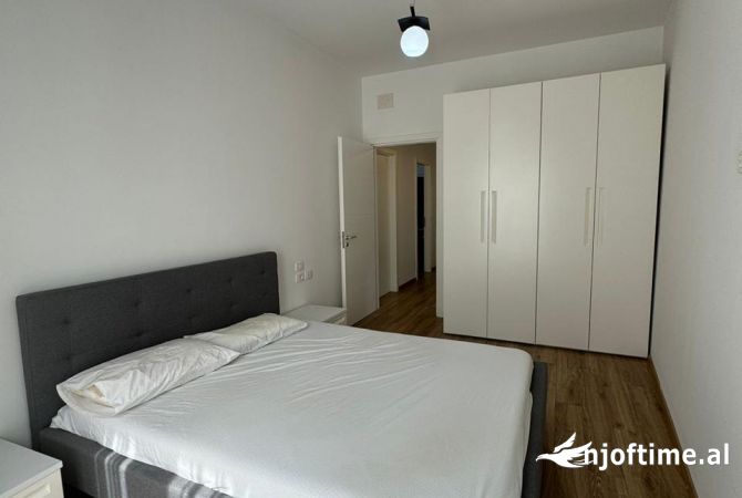 Shtepi me qera Apartament ne Tirane, 2+1, Mobilimi E mobiluar, Pagesa 1,400  Euro.