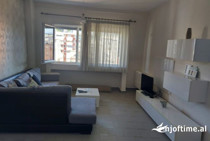 Shtepi me qera Apartament ne Tirane, 2+1, Mobilimi E mobiluar, Pagesa 700  Euro.