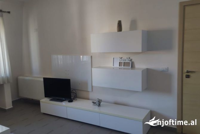 Shtepi me qera Apartament ne Tirane, 2+1, Mobilimi E mobiluar, Pagesa 700  Euro.