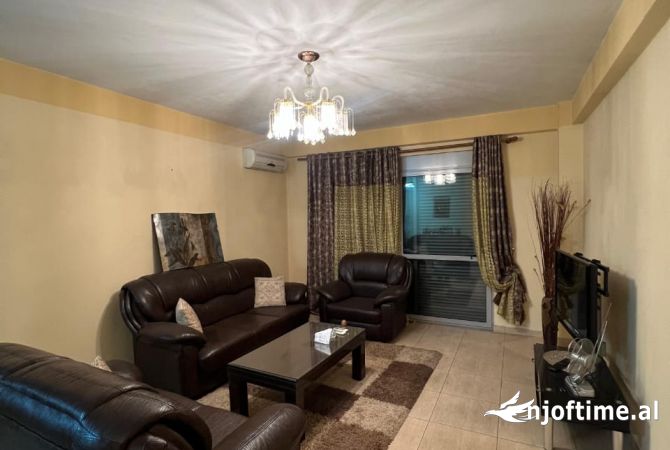 Shtepi ne shitje Apartament ne Tirane, 2+1, Mobilimi E mobiluar, Pagesa 92,000  Euro.
