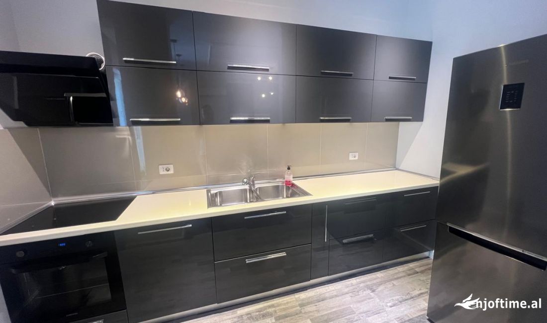 Shtepi ne shitje Apartament ne Tirane, 2+1, Mobilimi E mobiluar, Pagesa 230,000  Euro.