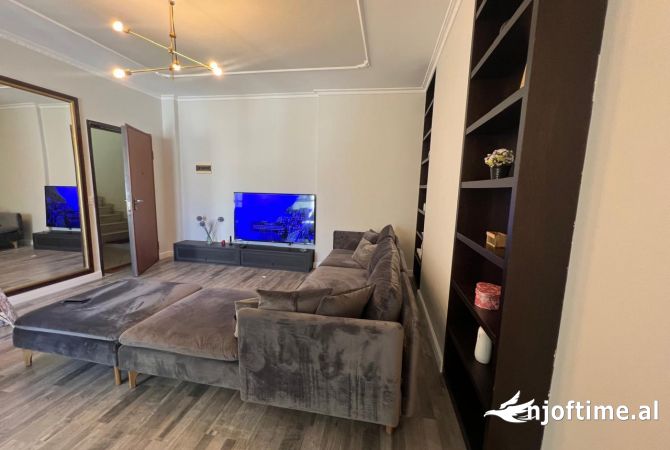 Shtepi ne shitje Apartament ne Tirane, 2+1, Mobilimi E mobiluar, Pagesa 230,000  Euro.