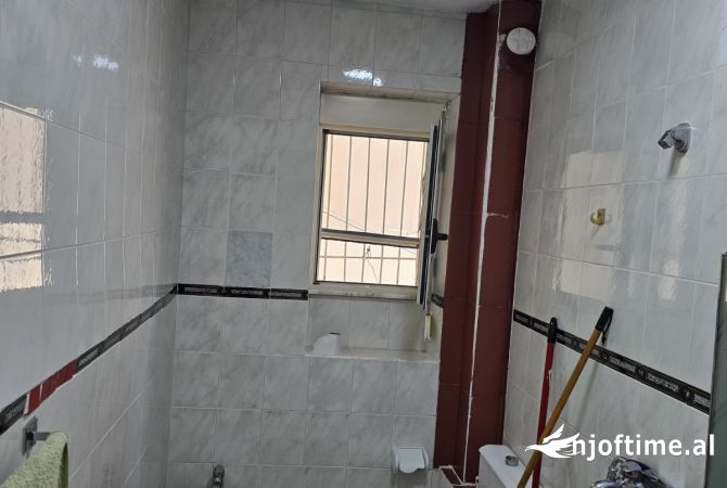 Shtepi me qera Apartament ne Tirane, 2+1, Mobilimi E mobiluar, Pagesa 550  Euro.