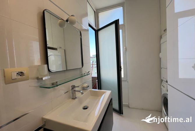 Shtepi me qera 2+1 ne Tirane - 1,800 Euro