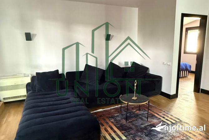 Shtepi me qera Duplex(shtepi me 2 kate) ne Tirane, 3+1, Mobilimi E mobiluar, Pagesa 1,800  Euro.