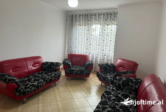Shtepi ne shitje Apartament ne Tirane, 1+1, Mobilimi Pjeserisht e mobiluar, Pagesa 92,000  Euro.