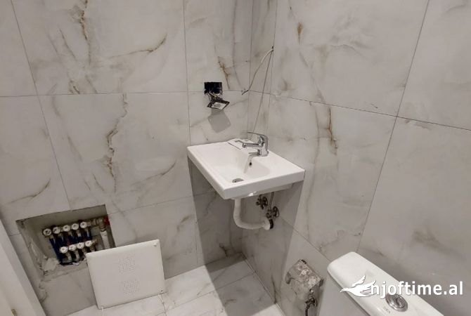 Ambient biznesi me qera 1+1 ne Tirane - 80,000 Leke