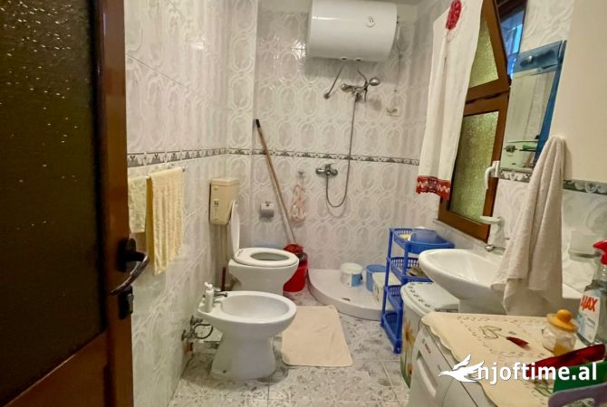 Shtepi ne shitje Apartament ne Vlore, 2+1, Mobilimi E mobiluar, Pagesa 85,000  Euro.