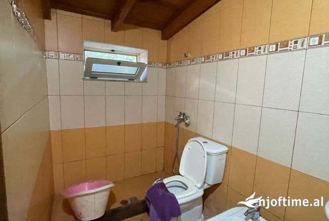 Shtepi ne shitje Apartament ne Vlore, 1+1, Mobilimi Bosh, pa mobiluar, Pagesa 65,000  Euro.