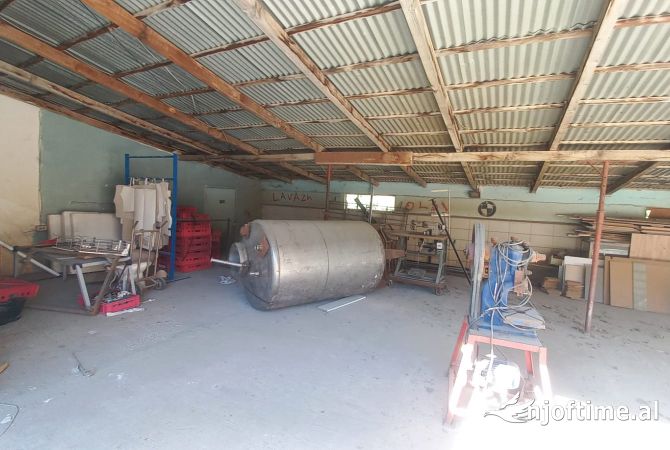 Ambient biznesi me qera 4+1 ne Tirane - 60,000 Leke