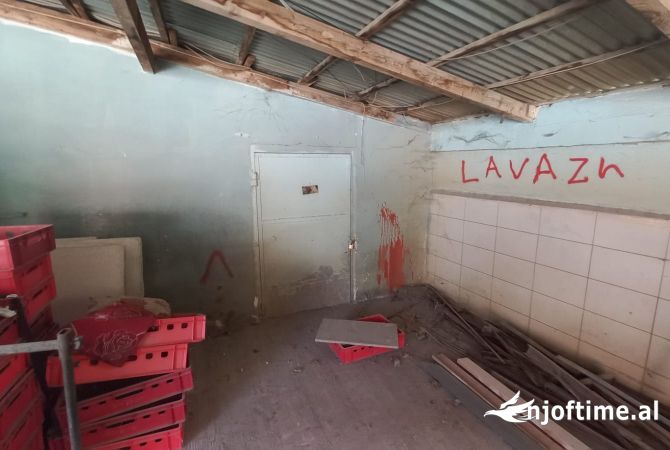Ambient biznesi me qera 4+1 ne Tirane - 60,000 Leke