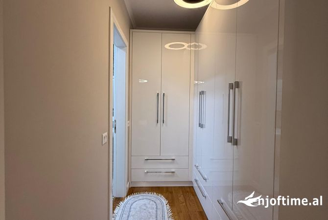 Shtepi me qera Apartament ne Tirane, 2+1, Mobilimi E mobiluar, Pagesa 1,199  Euro.