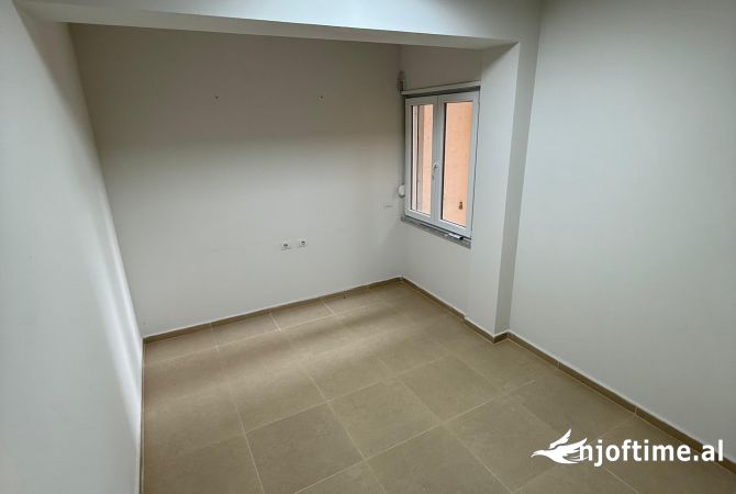 Ambient biznesi me qera 1+1 ne Tirane - 949 Euro