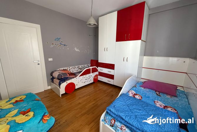 Shtepi ne shitje Apartament ne Tirane, 3+1, Mobilimi E mobiluar, Pagesa 307,999  Euro.