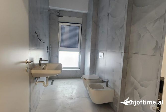 Shtepi ne shitje Apartament ne Tirane, 1+1, Mobilimi Bosh, pa mobiluar, Pagesa 898,909  Euro.