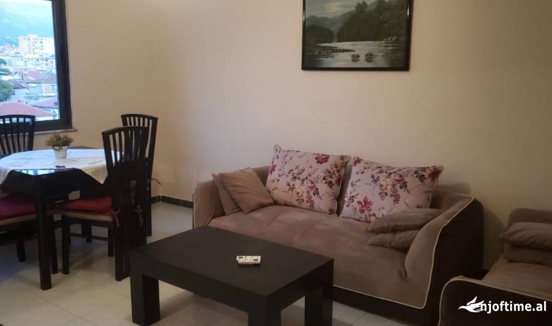 Shtepi ne shitje Apartament ne Tirane, 2+1, Mobilimi E mobiluar, Pagesa 87,999  Euro.