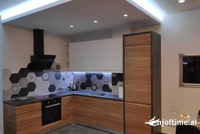 Shtepi me qera Apartament ne Tirane, 2+1, Mobilimi E mobiluar, Pagesa 1,199  Euro.