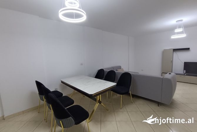 Shtepi me qera Apartament ne Tirane, 2+1, Mobilimi E mobiluar, Pagesa 601  Euro.