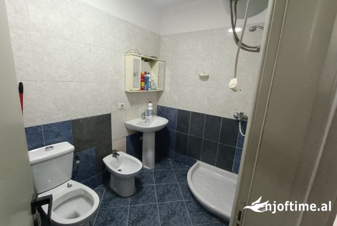 Shtepi me qera Apartament ne Tirane, 2+1, Mobilimi E mobiluar, Pagesa 601  Euro.