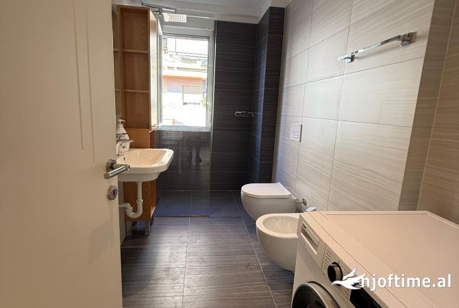 Shtepi me qera Apartament ne Tirane, 1+1, Mobilimi E mobiluar, Pagesa 749  Euro.